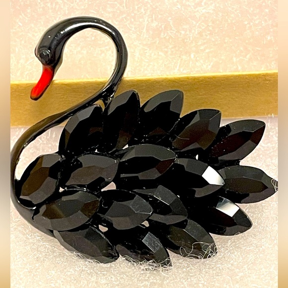 Jewelry - Black Swan brooch